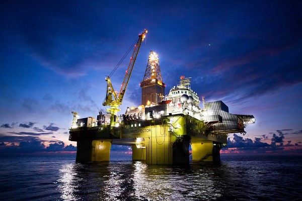 感受海口—秀英港与钻井平台