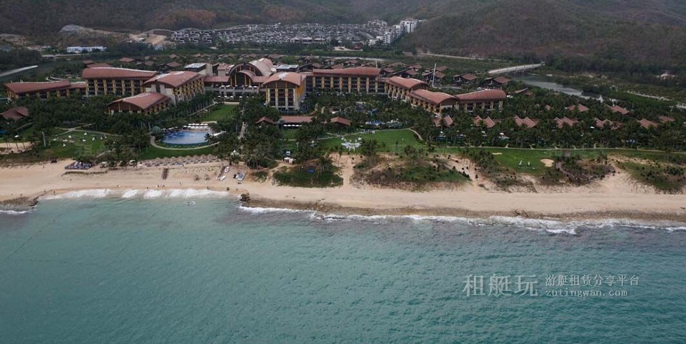 亞龍灣游艇會→太陽灣→百福灣→東排→西排→亞龍灣酒店群→亞龍灣游艇會