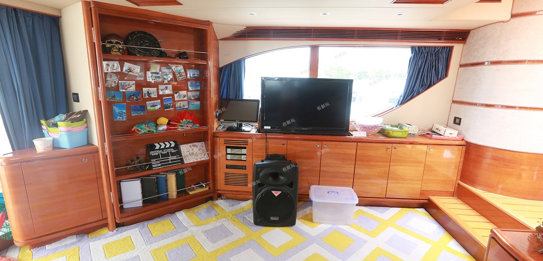 72英尺三層游艇