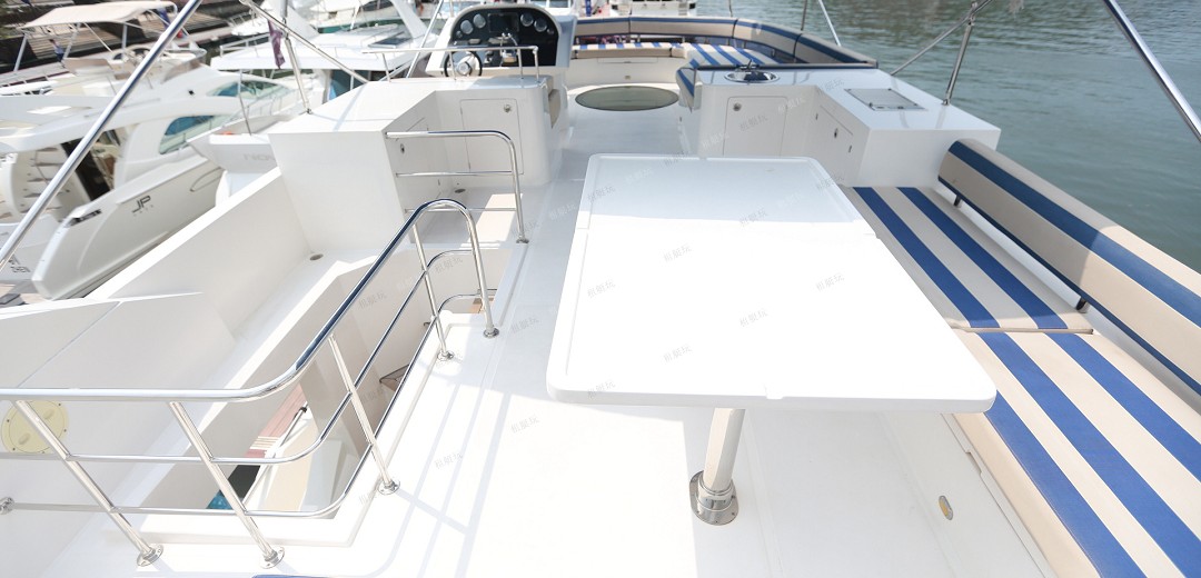 70英尺飛橋游艇