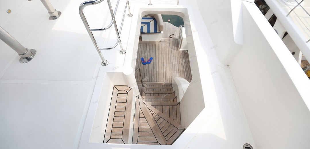 70英尺飛橋游艇