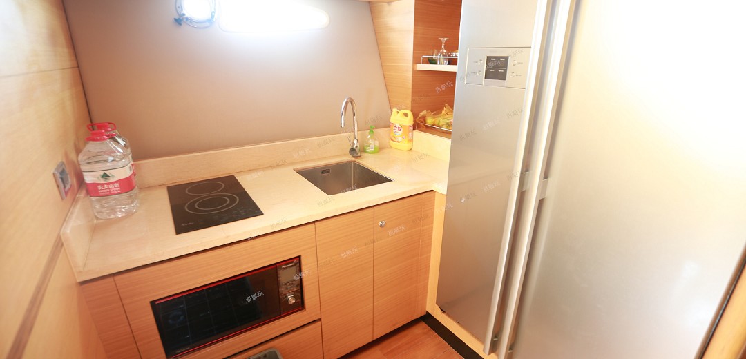 70英尺飛橋游艇